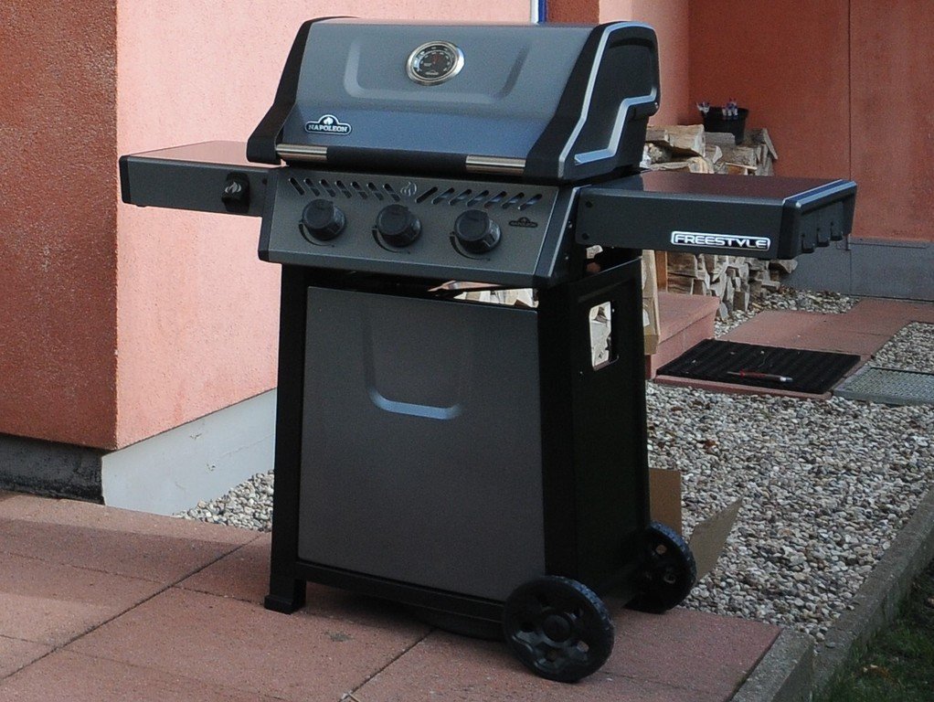 Gasgrill auf der Terrasse der Bültensünn