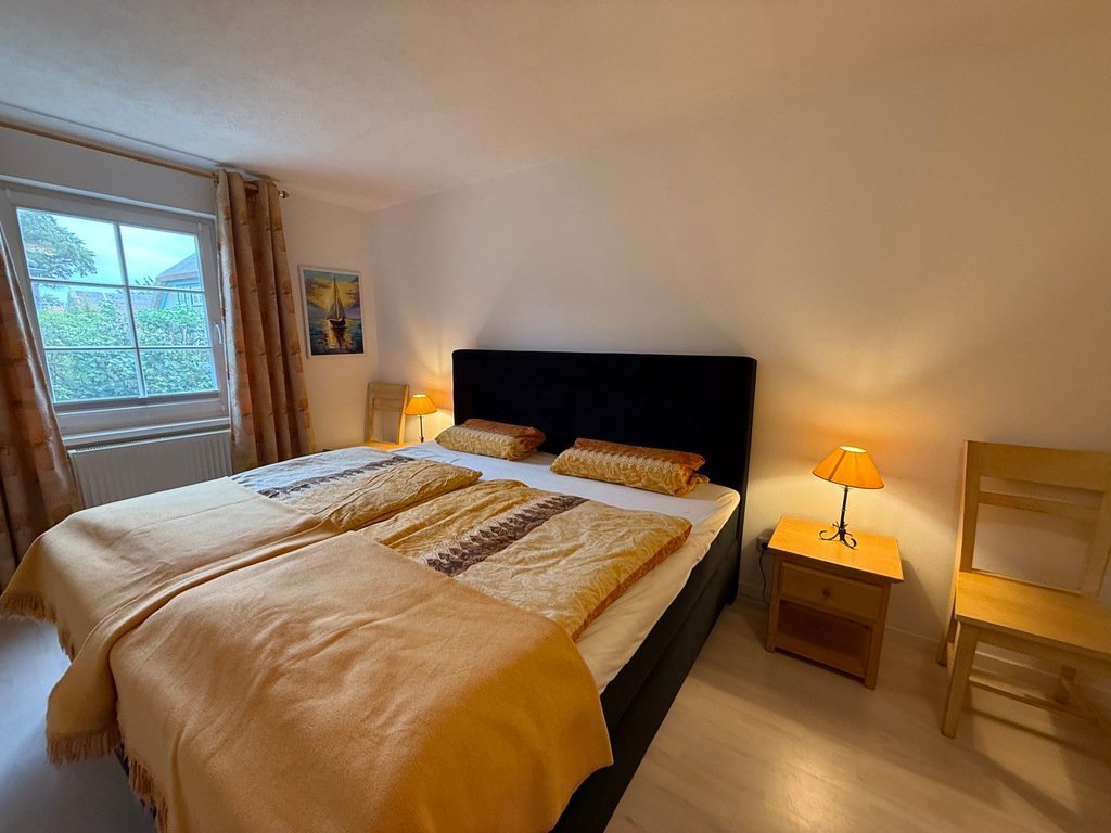 Schlafzimmer mit Doppelbett, zweite Ansicht, in der Bültensünn
